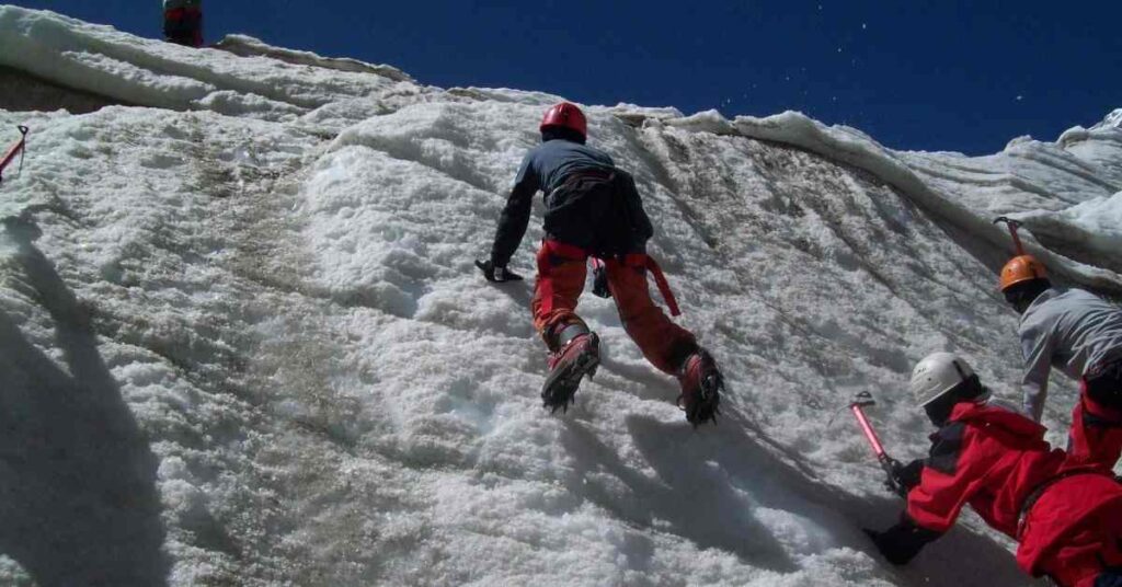 mountaineering courses and institutes_ ice climbing in HMI