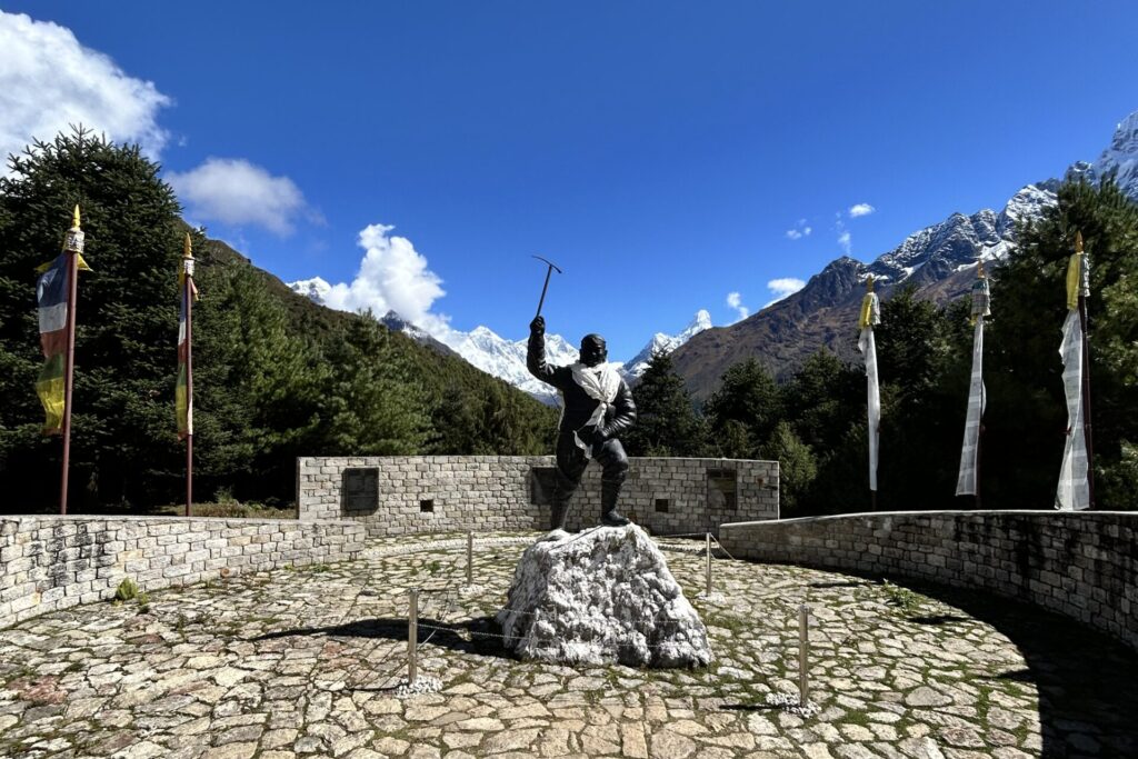 Statue of Sherpa Tenzin Norgey at Namche Bazar